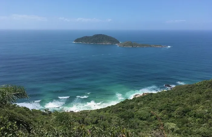 Vista da trilha do Morro das Aranhas, Florianópolis, outubro de 2024, foto minha.